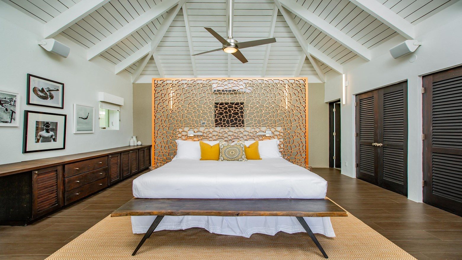 Guest suite with sculptural headboard